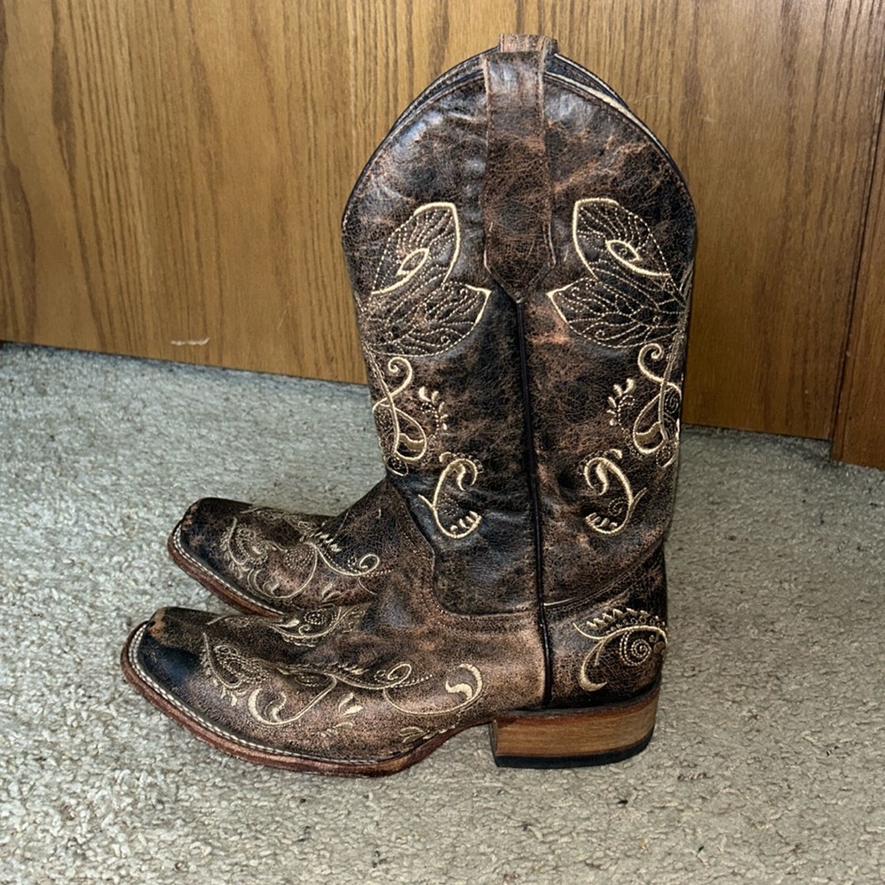 Circle G dragonfly mid calf boot size 8.5 square toe antique finish leather